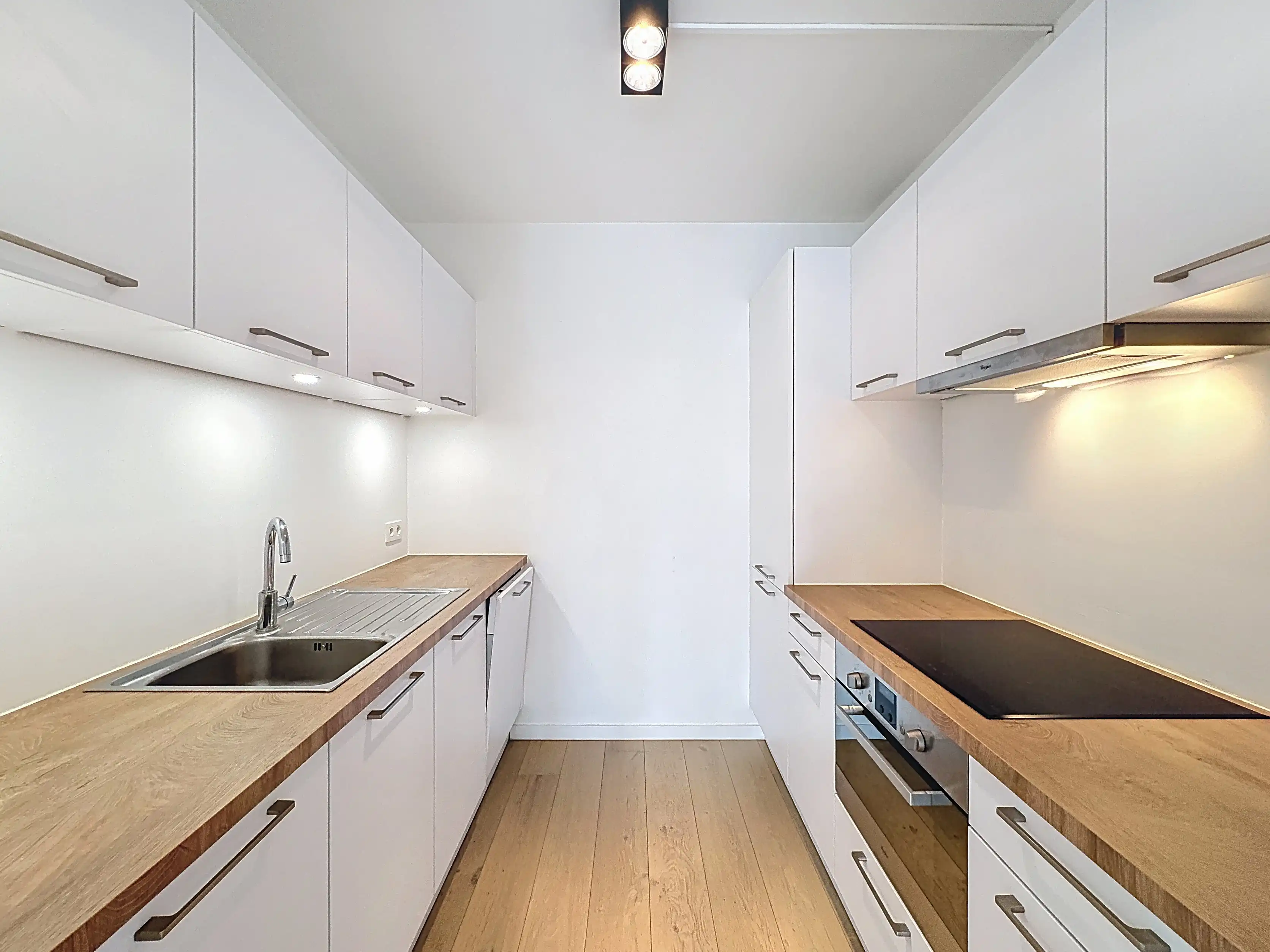 Recent 1-slpk appartement met kanaalzicht + parking, Brussel foto 3