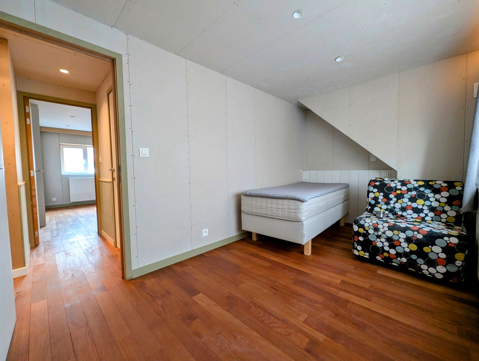 Te koop. Luxe gerenoveerde woning met wellness en garage – 4 slpks – vlakbij zee – instapklaar! foto 22