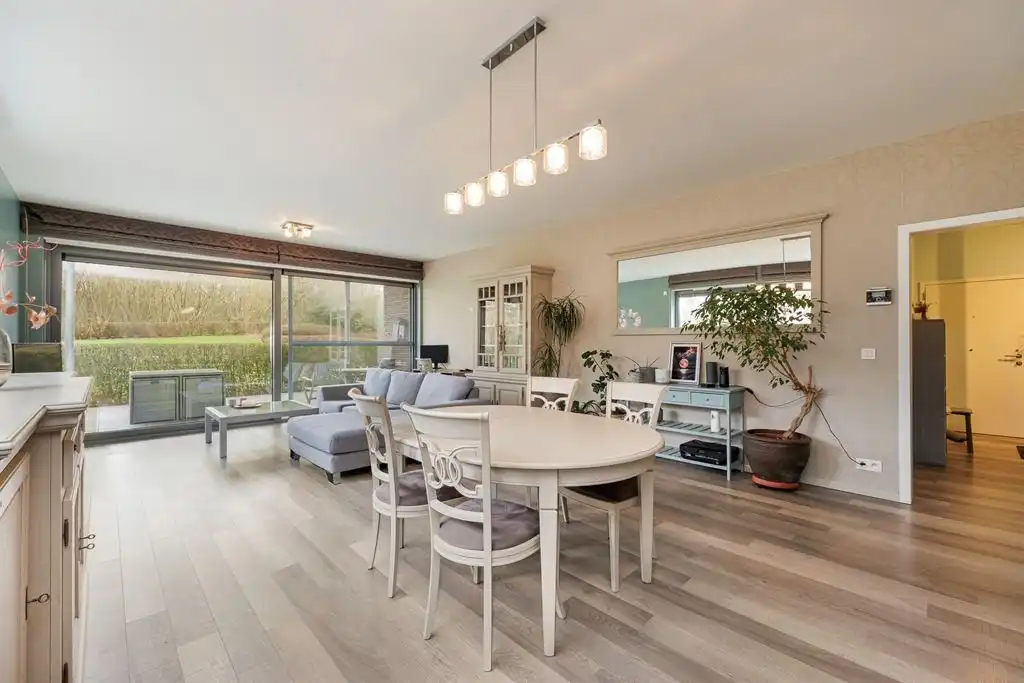 Instapklaar gelijkvloers appartement nabij park Schoten foto {{pictureIndex}}