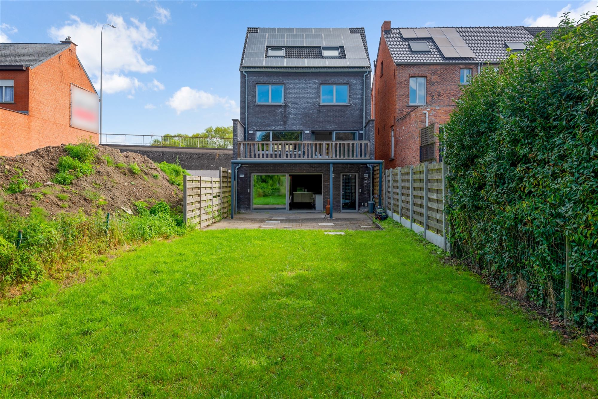 Ruime gezinswoning met vier slaapkamers en tuin foto 24