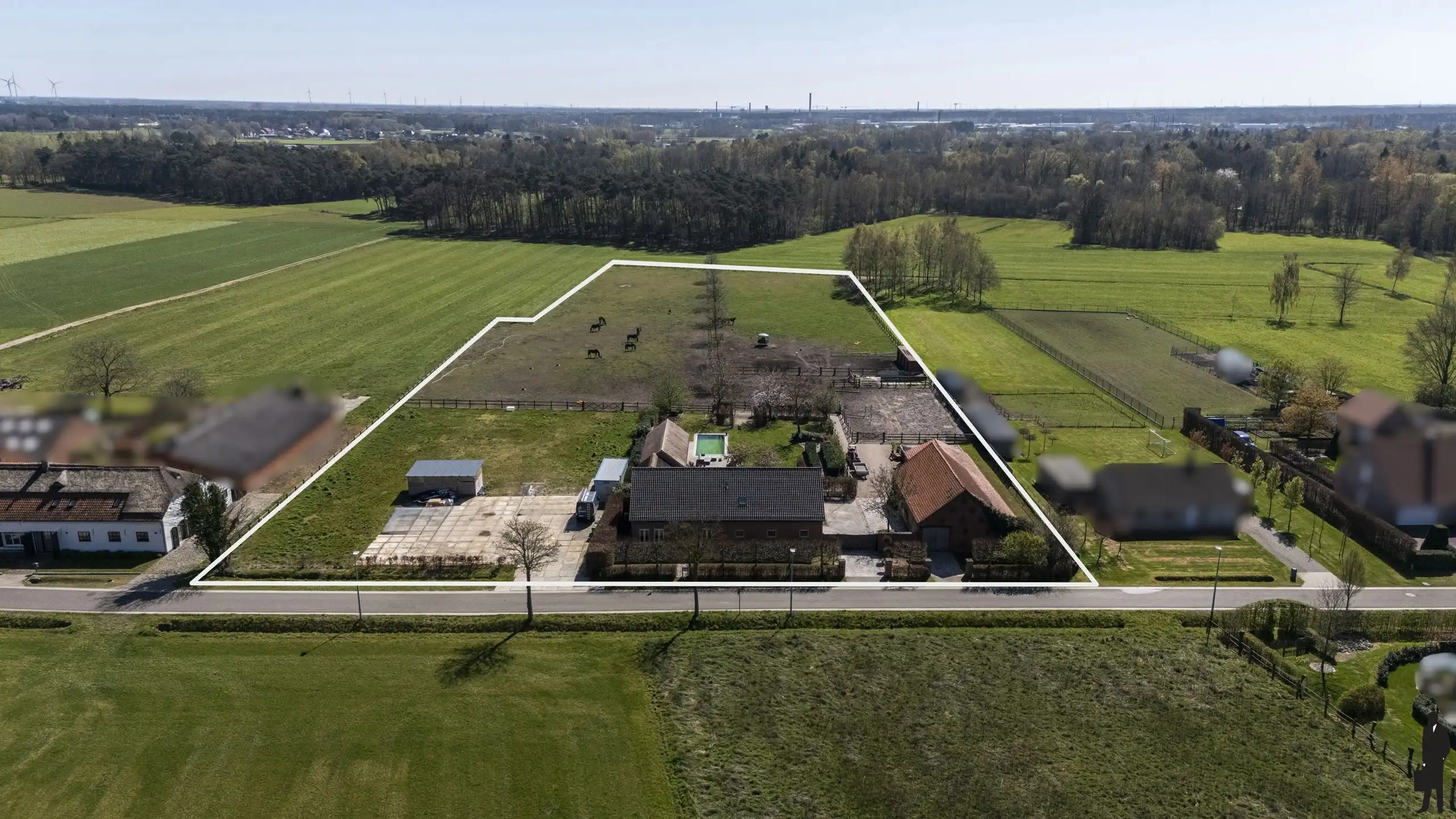 Uitzonderlijk gelegen paardeneigendom op ca. 2 hectare foto 2