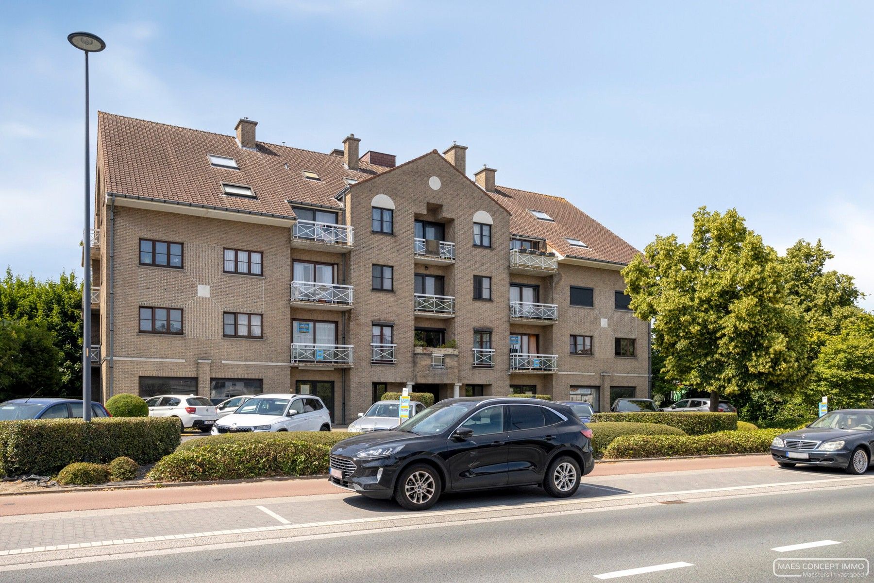 Instapklaar appartement te koop in Harelbeke — topligging vlak bij Kortrijk! foto 3