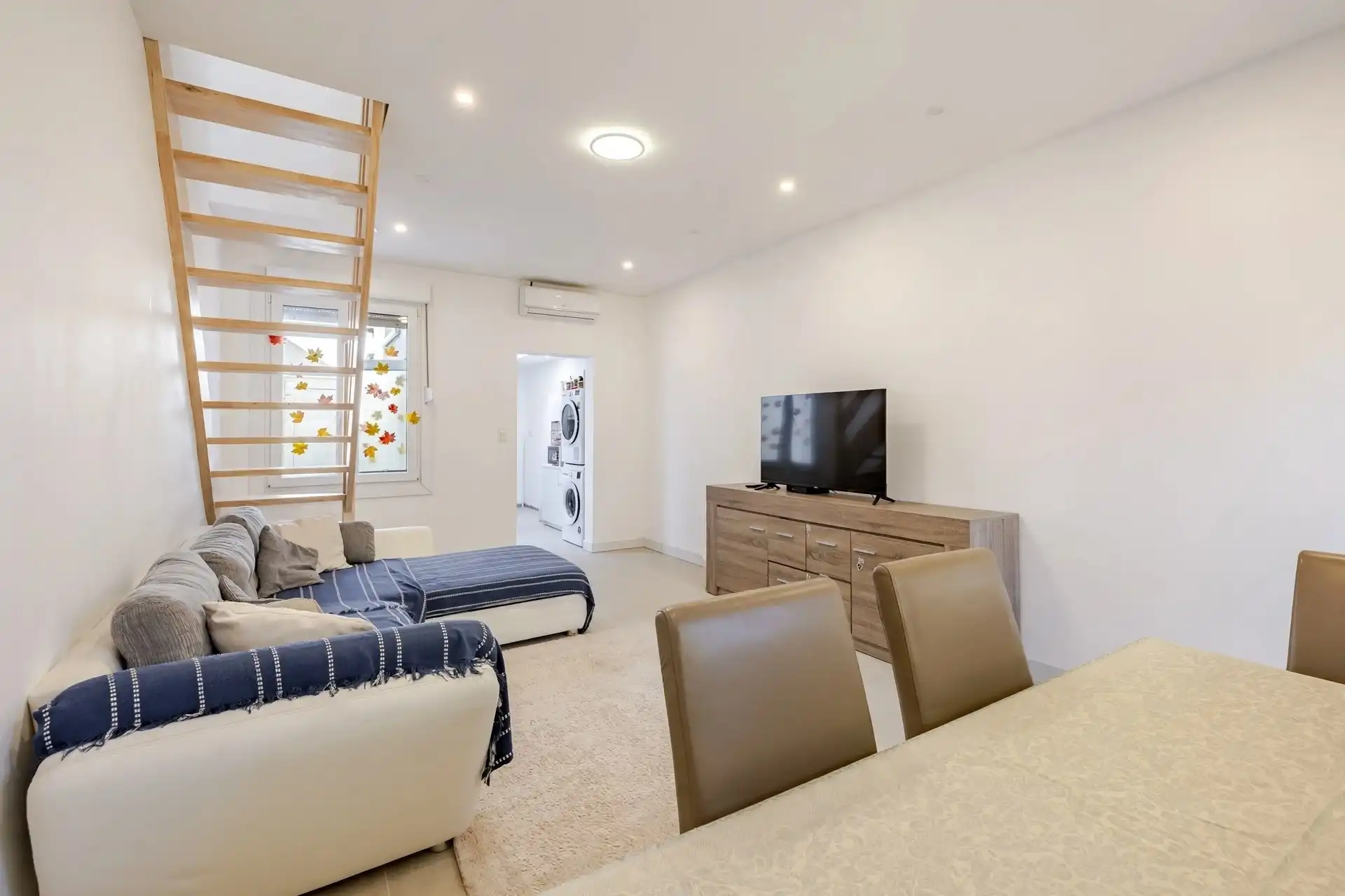 Prachtig gerenoveerde woning met 2 slks en buitenruimte foto 4