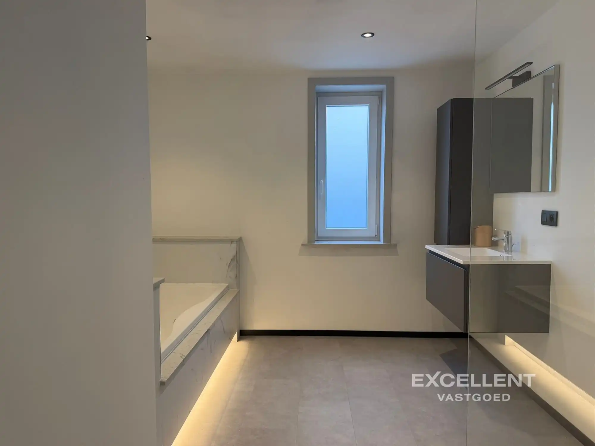 Gelijkvloers vernieuwbouw appartement te huur met 2 slaapkamers foto 9