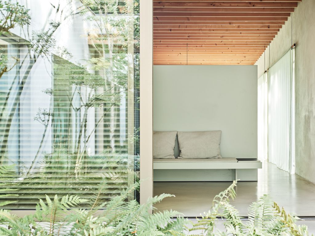 Architecturale laagbouwvilla met binnenzwembad en unieke beleving met het omliggende landschap. foto 18