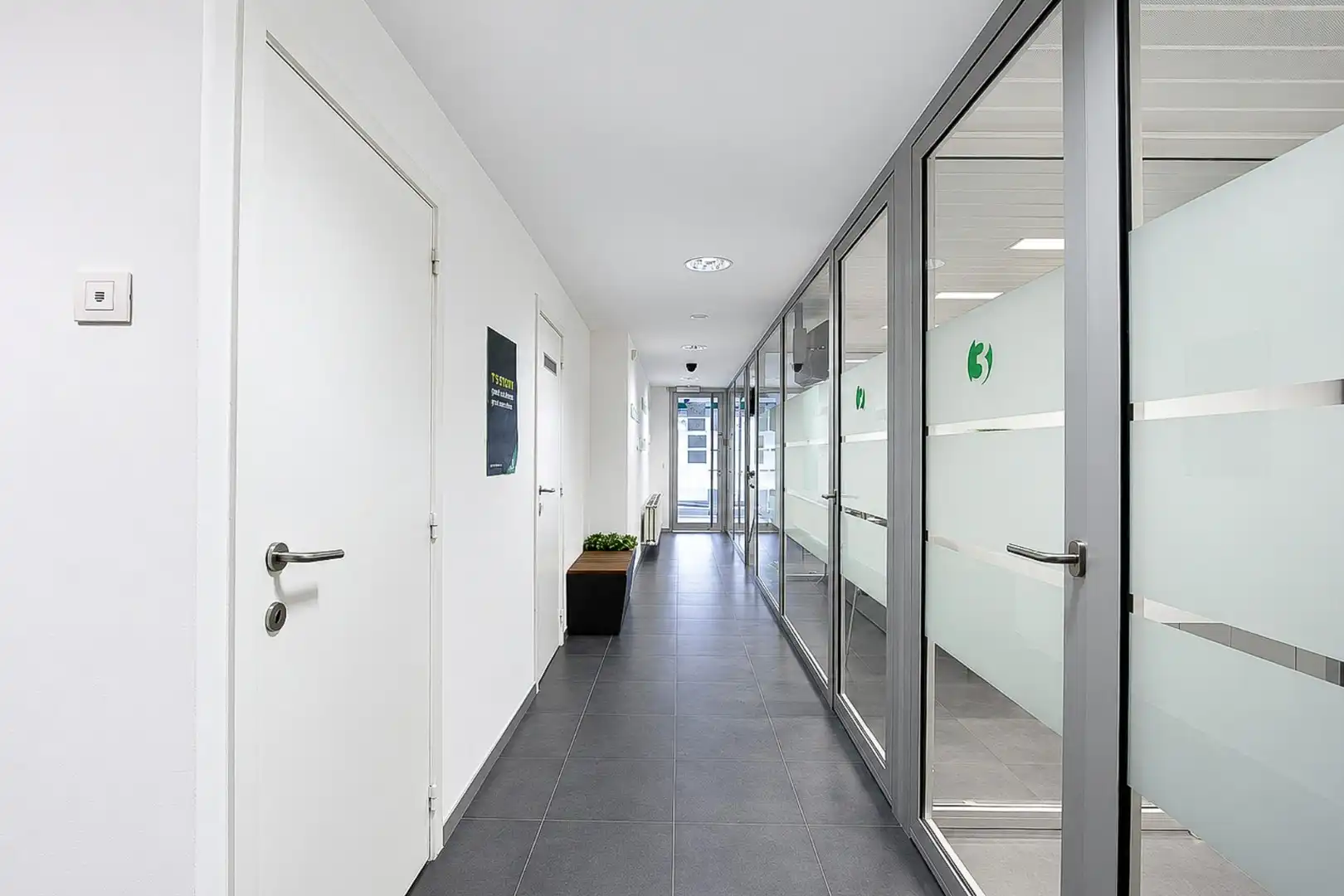 Instapklare kantoorruimte te koop Knokkestraat 56 Heist foto 4