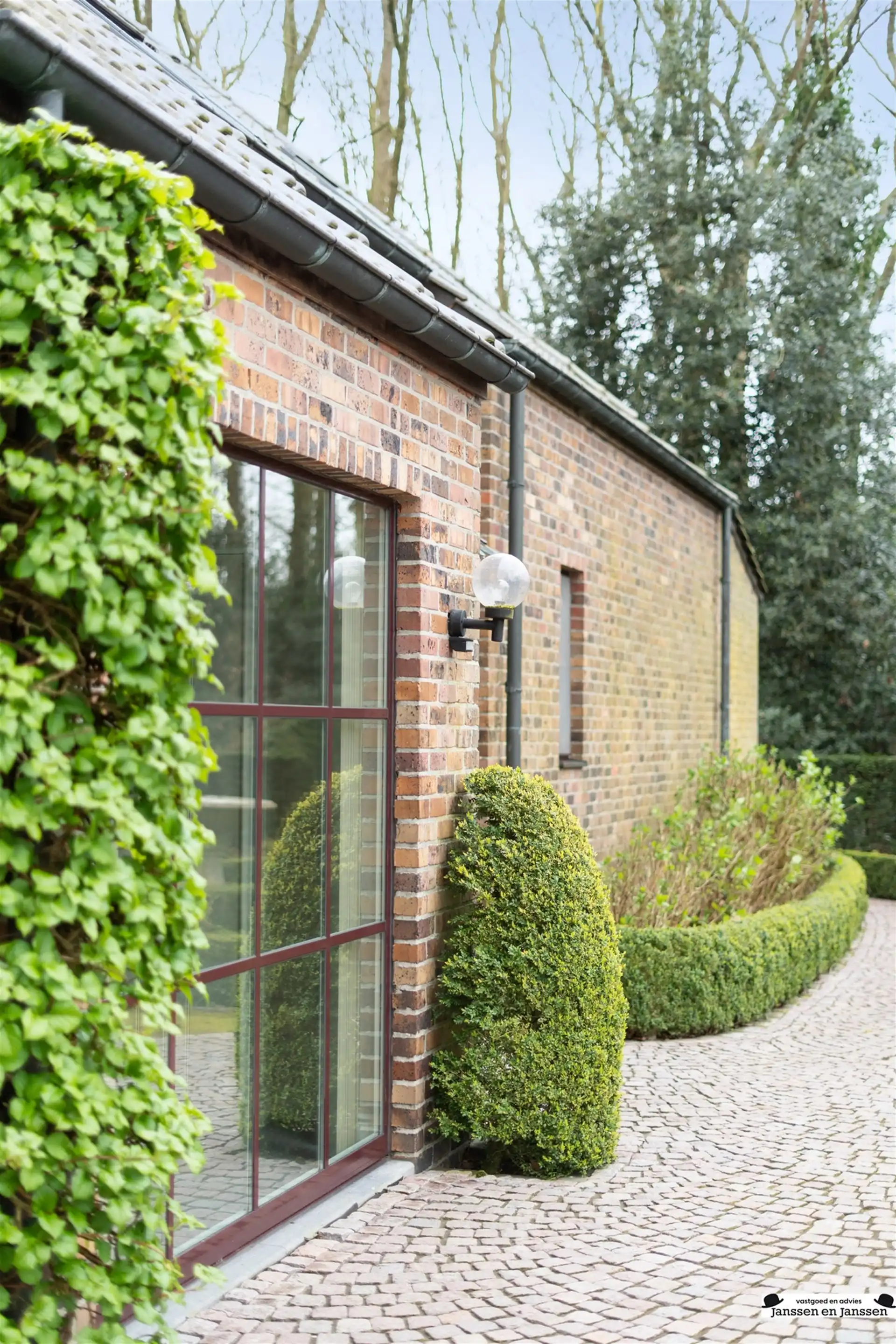 Karaktervolle villa op aan de Bredabaan te Gooreind  foto 24