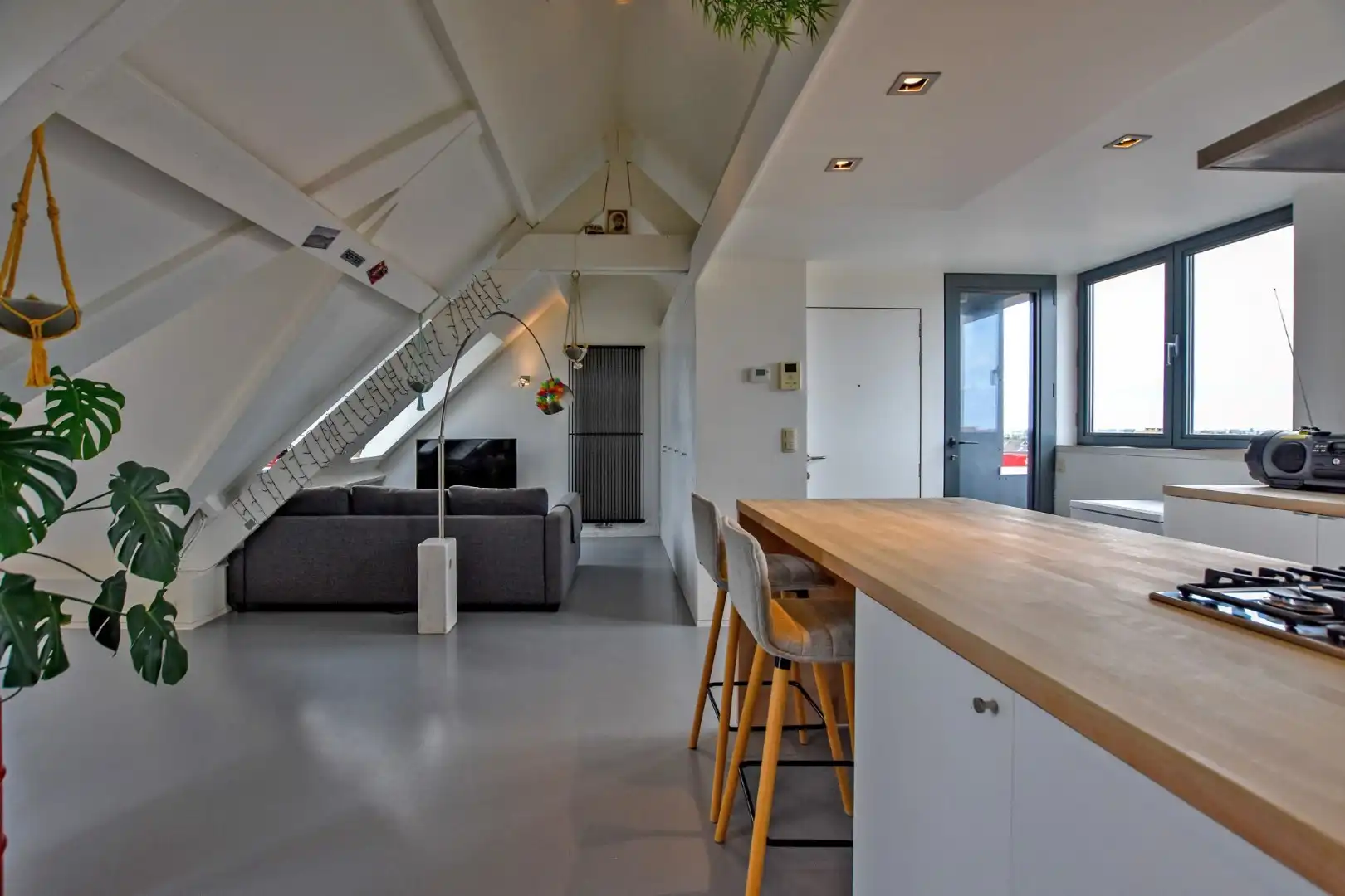 Prachtig dakappartement (loft-stijl) 68 m², gelegen op het Marktplein.  foto 10