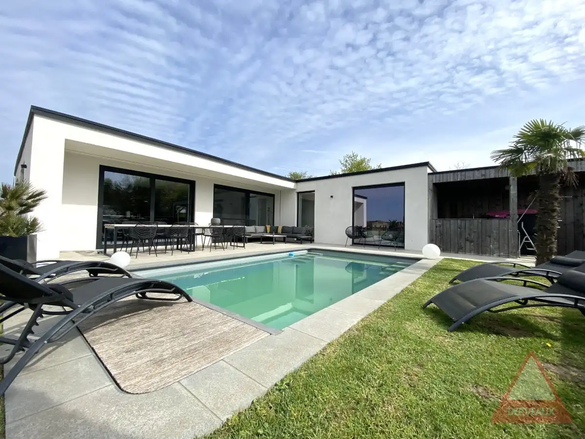 Moorsele – Exclusieve gelijkvloerse villa met panoramisch uitzicht en zwembad foto {{pictureIndex}}