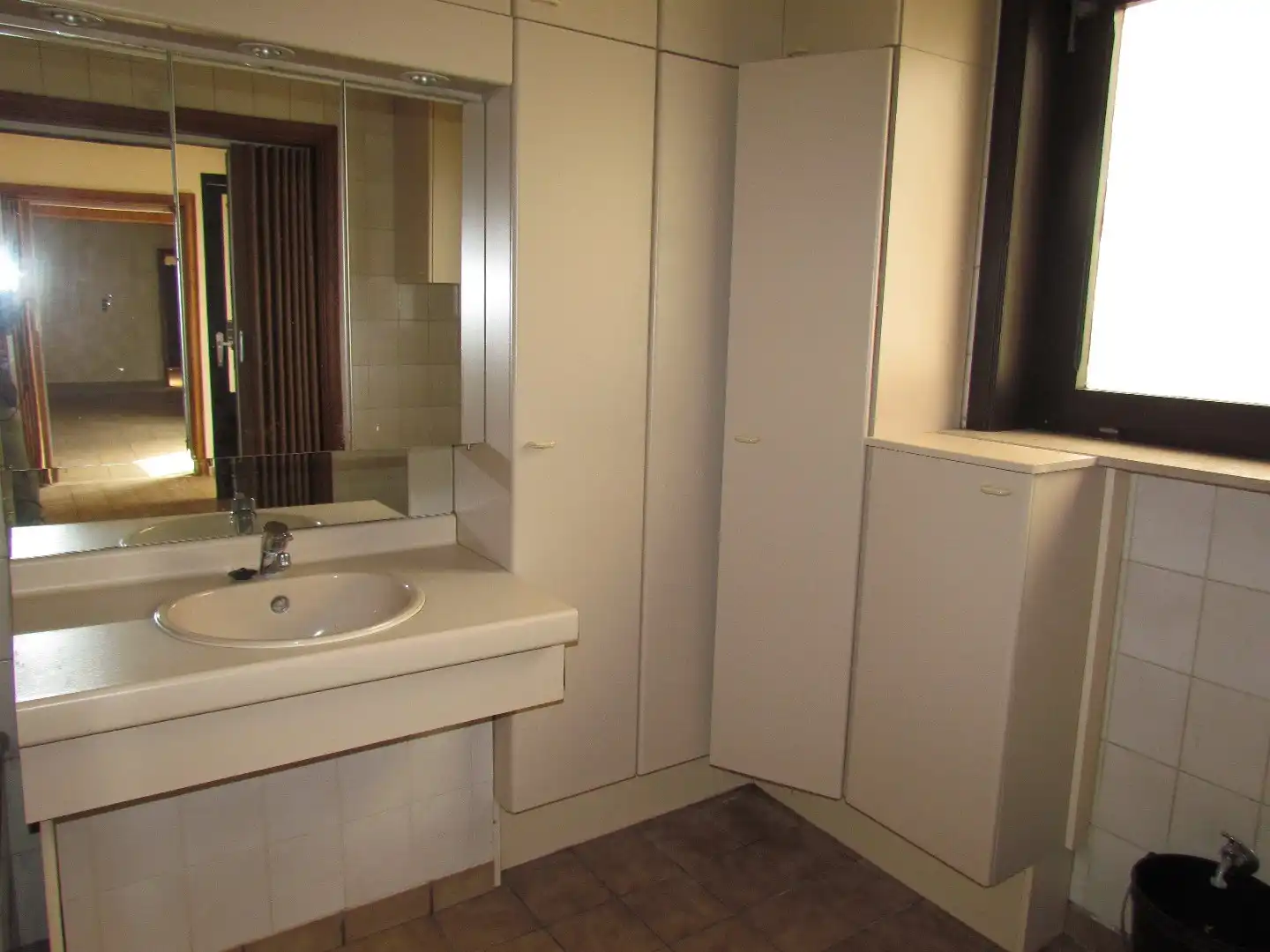 GOEDGELEGEN HOB MET VEEL LICHTINVAL foto 8