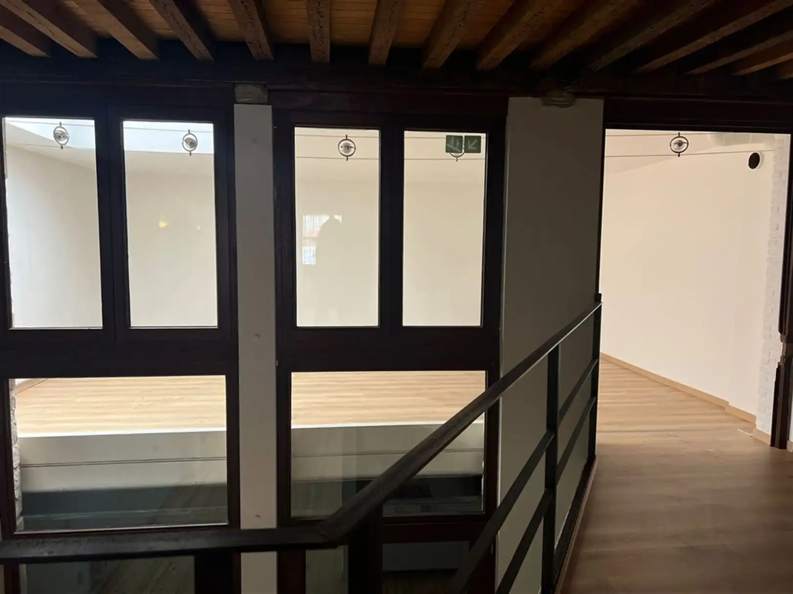 Gelijkvloers kantoor in authentieke trapgevelwoning foto 11