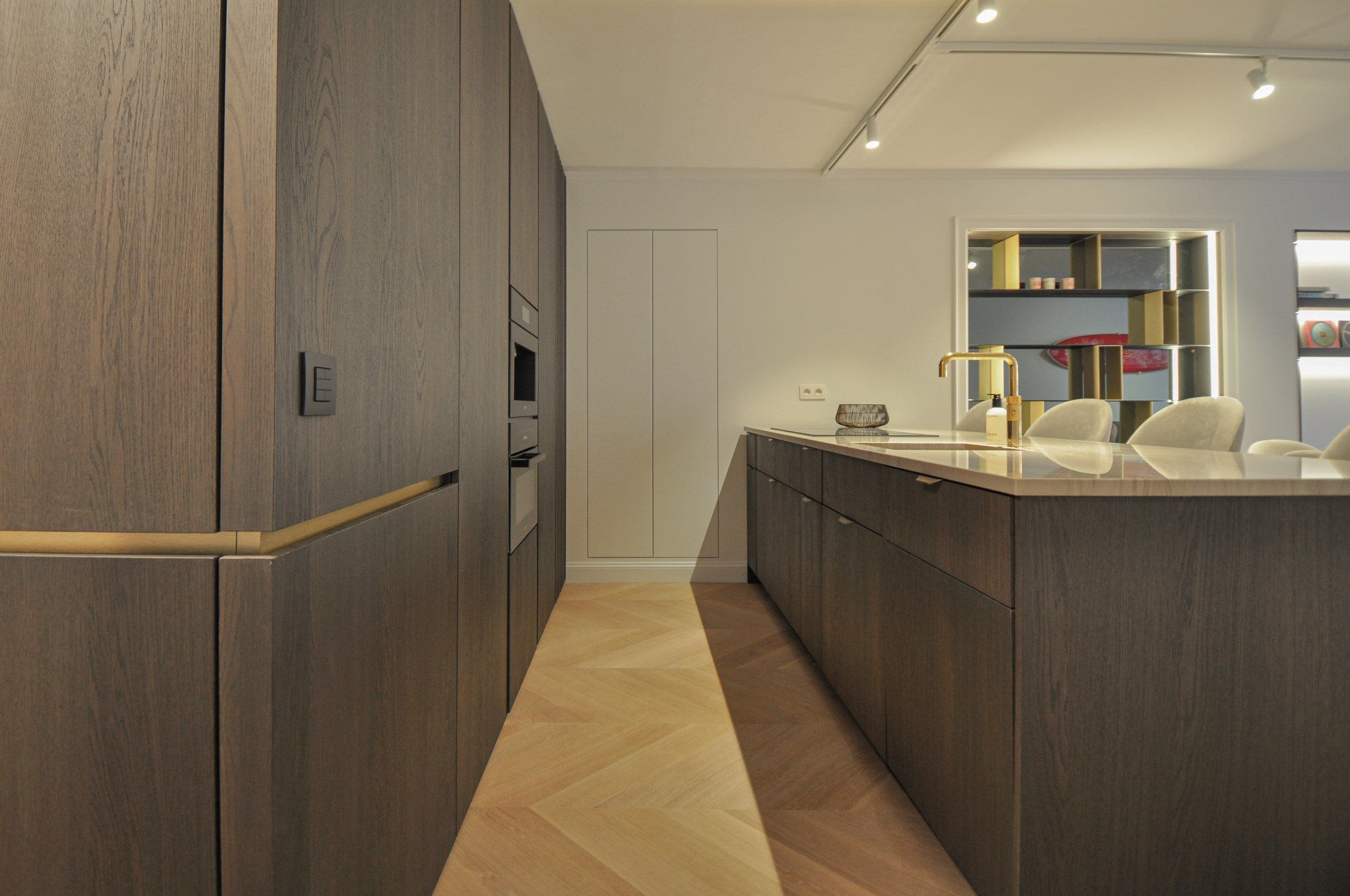 Hoogwaardig volledig gerenoveerd appartement met zijdelings zeezicht en zicht op de Kustlaan. foto 13