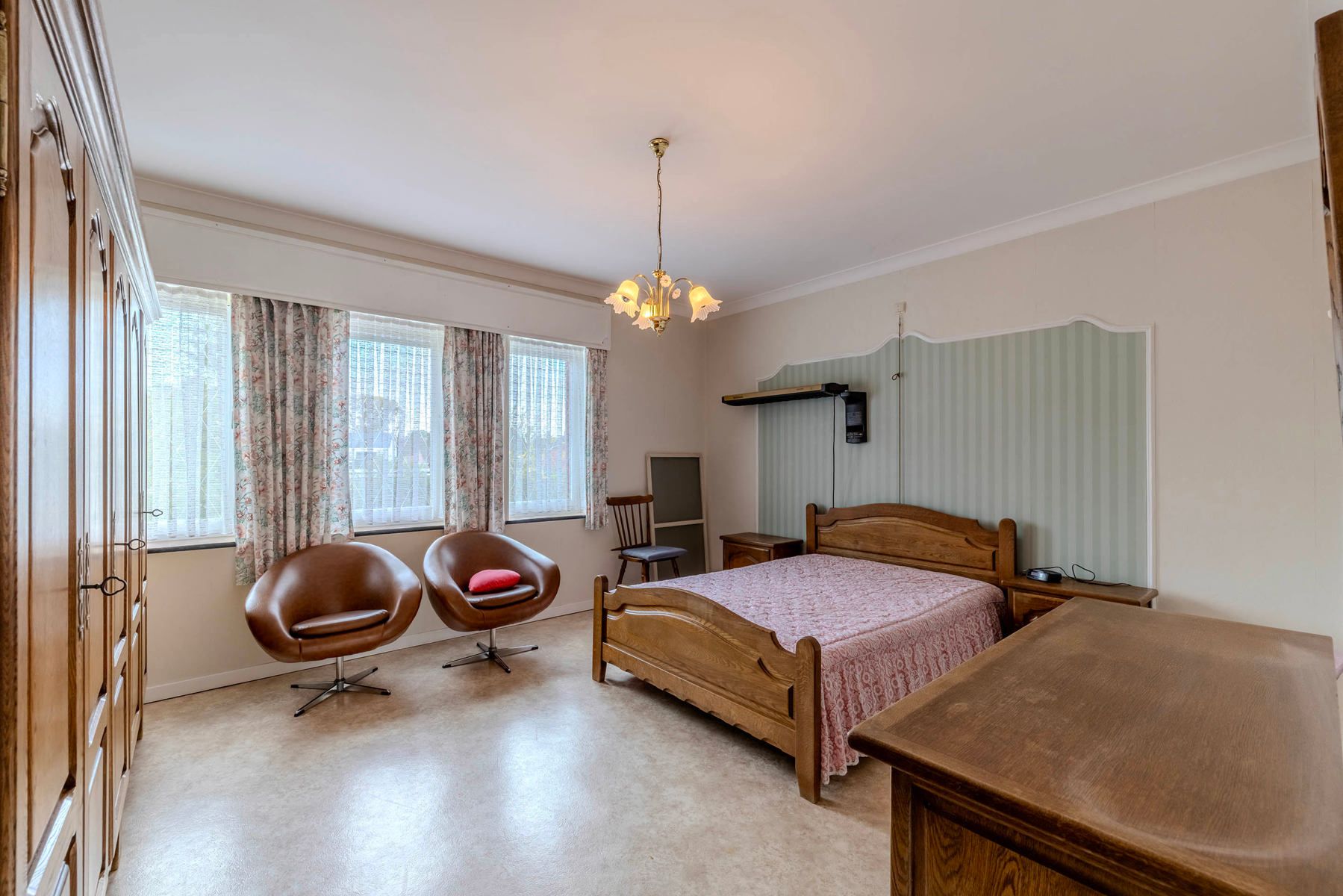 HOB met opp van 271m² : 3 slpk, 2 bdk en polyvalente ruimte foto 16