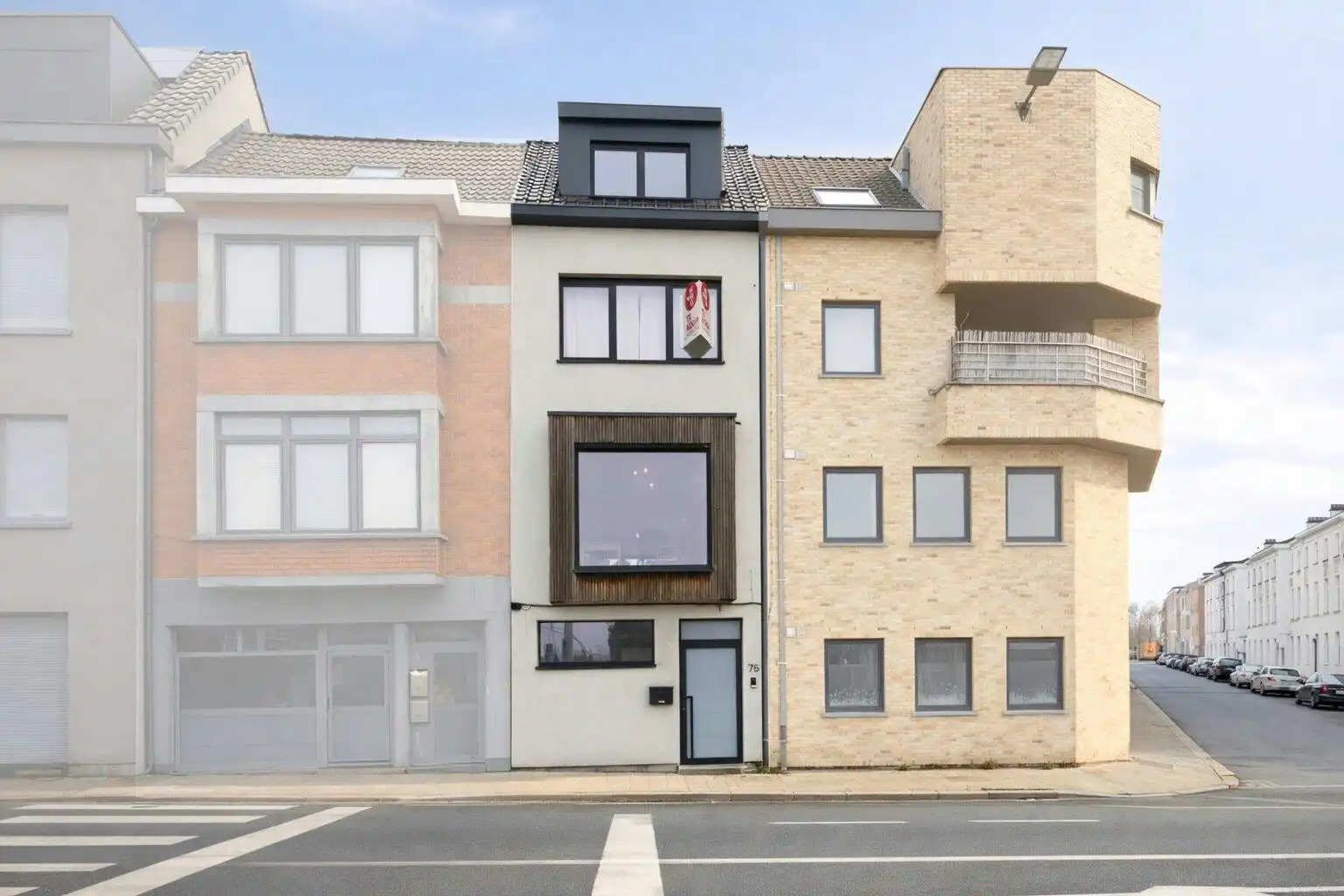 Stijlvol en praktisch gerenoveerd huis met garageopties  foto 2