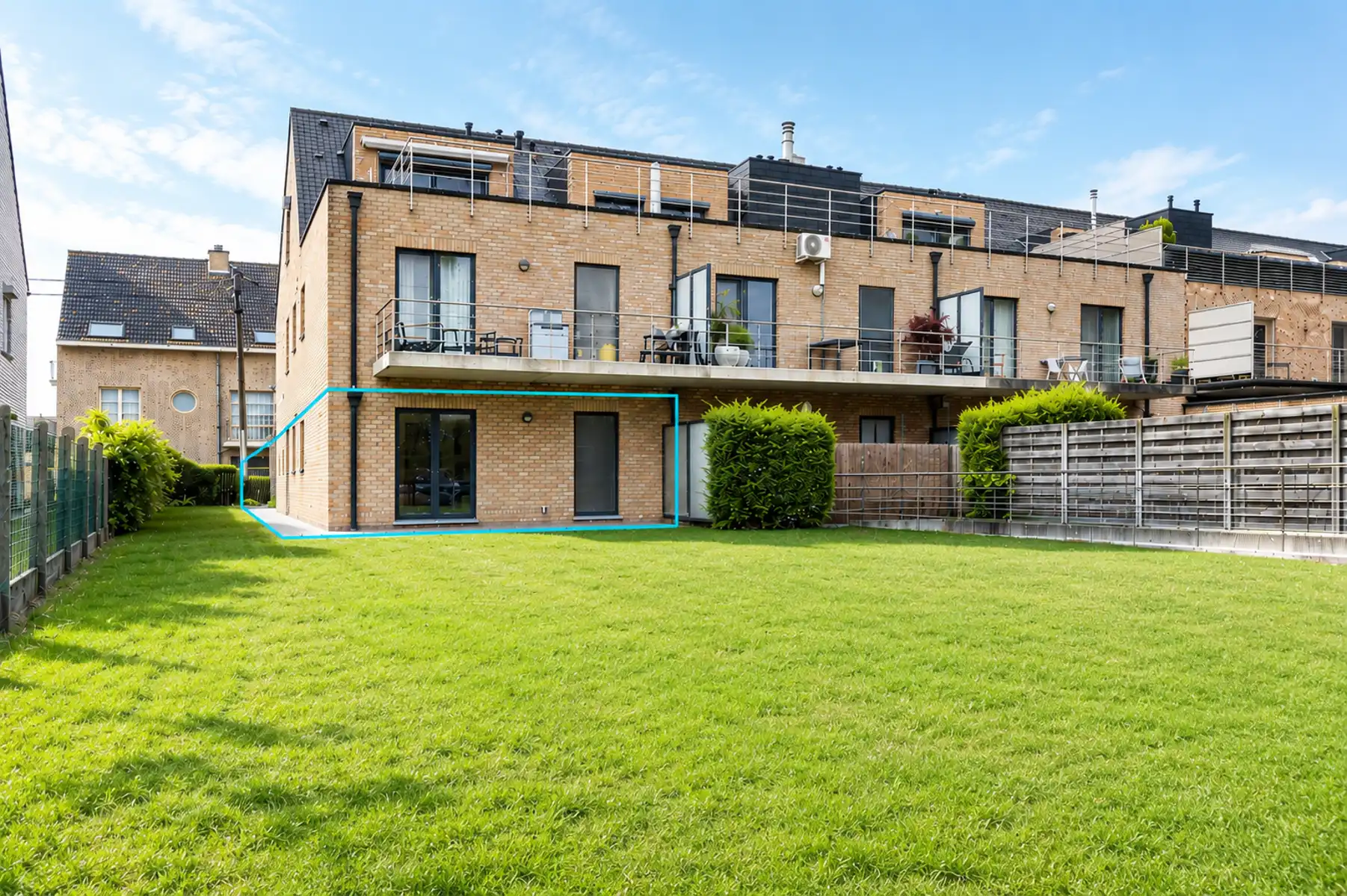 Instapklaar gelijkvloers appartement met privatieve tuin foto 3