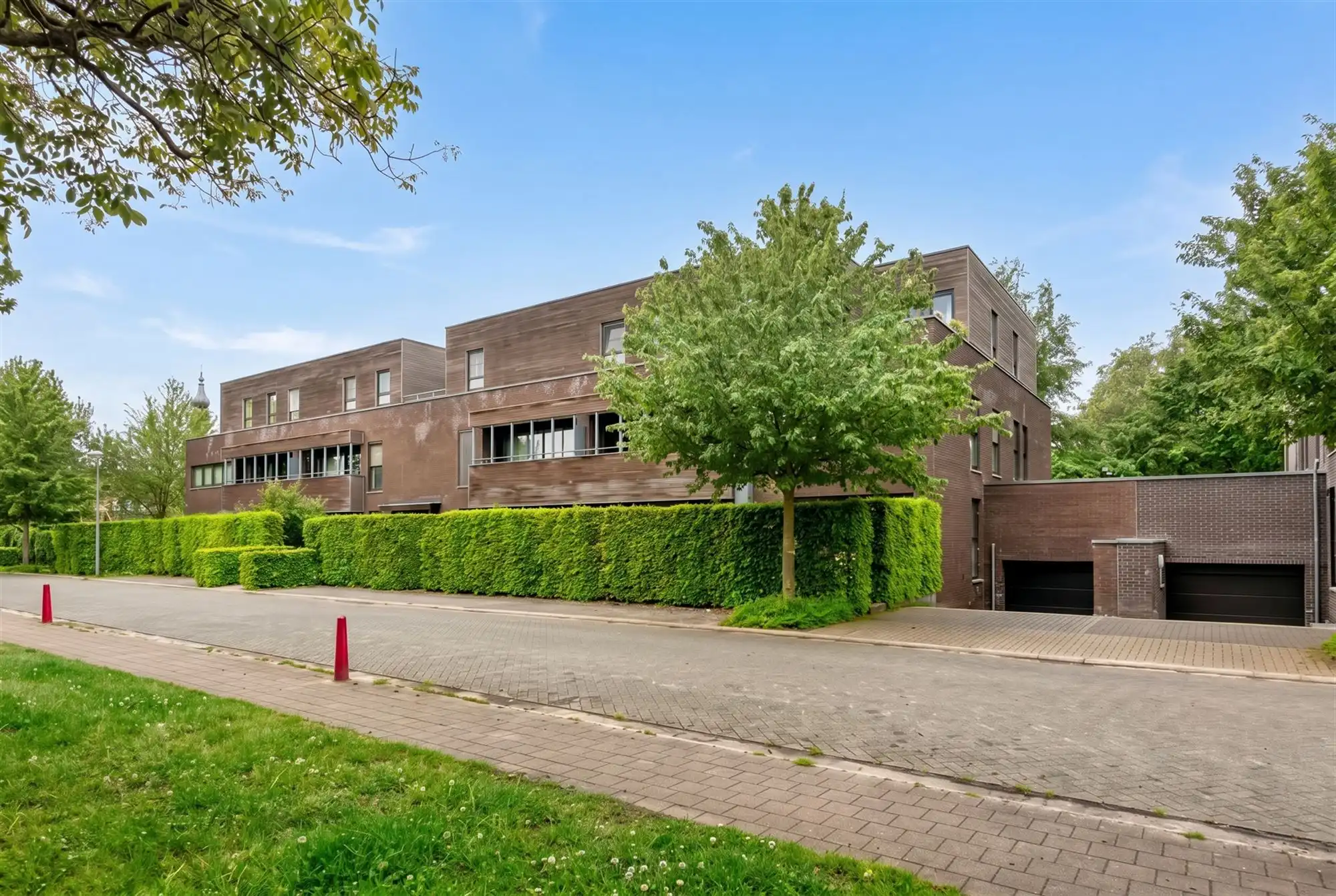Hoogwaardig afgewerkt gelijkvloers appartement met terras foto 3