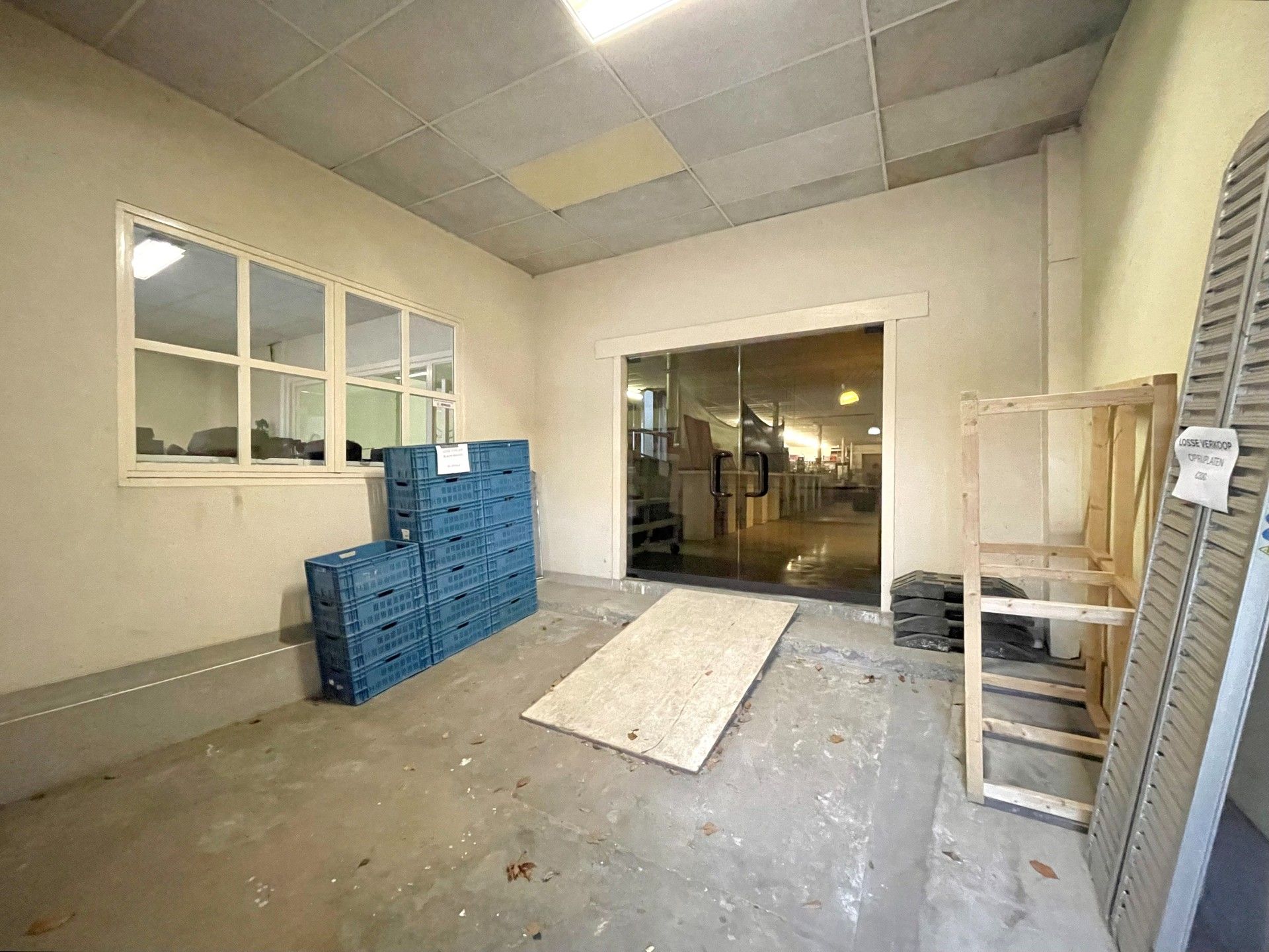 MAGAZIJN MET 2 UITGANGEN - 681 M² foto 11