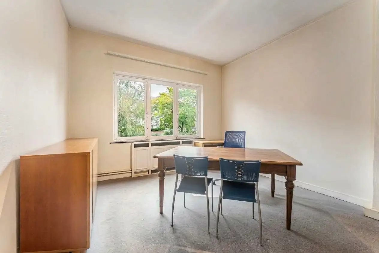 Karaktervol herenhuis uit 1874 op unieke historische locatie in Kortrijk foto 11