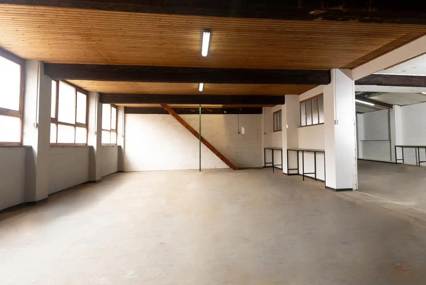 Te huur: Ruime opslagruimte met kantoren – Meerstraat 23, Zutendaal foto 11