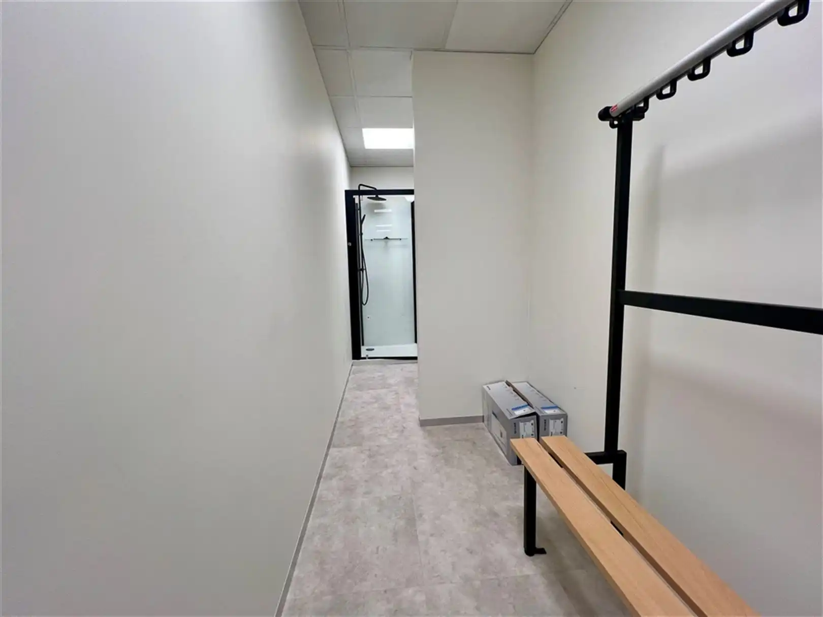 Tijdloze kantoren aan op-en afrit E40 te Sint-Denijs-Westrem foto 14