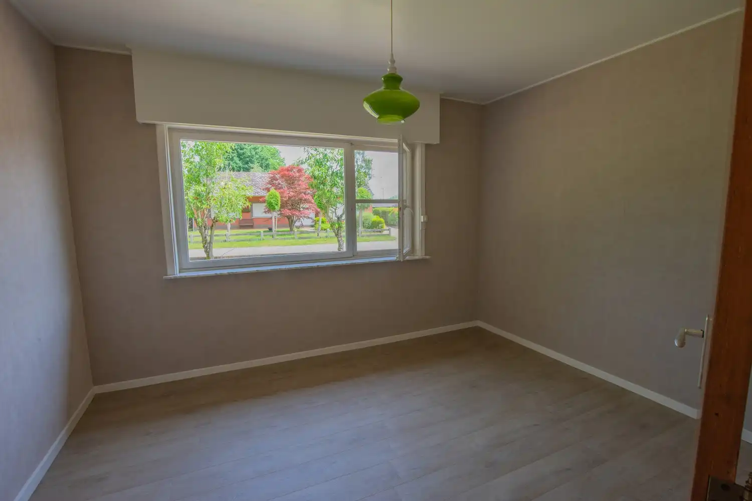 Volledig gelijkvloerse alleenstaande woning op een ruim perceel van 16a 83ca foto 13