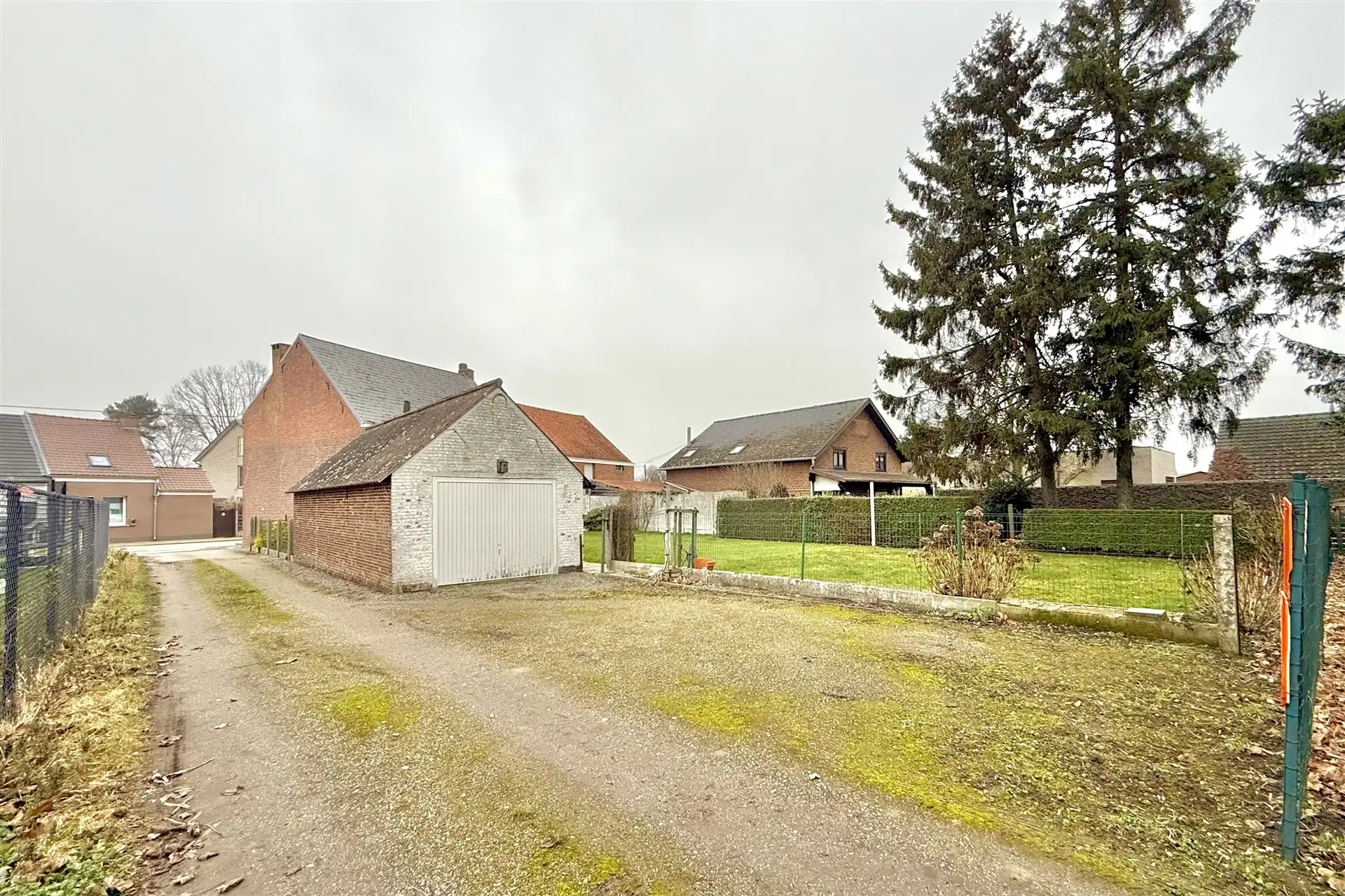 Te renoveren woning met tuin en garage foto 16