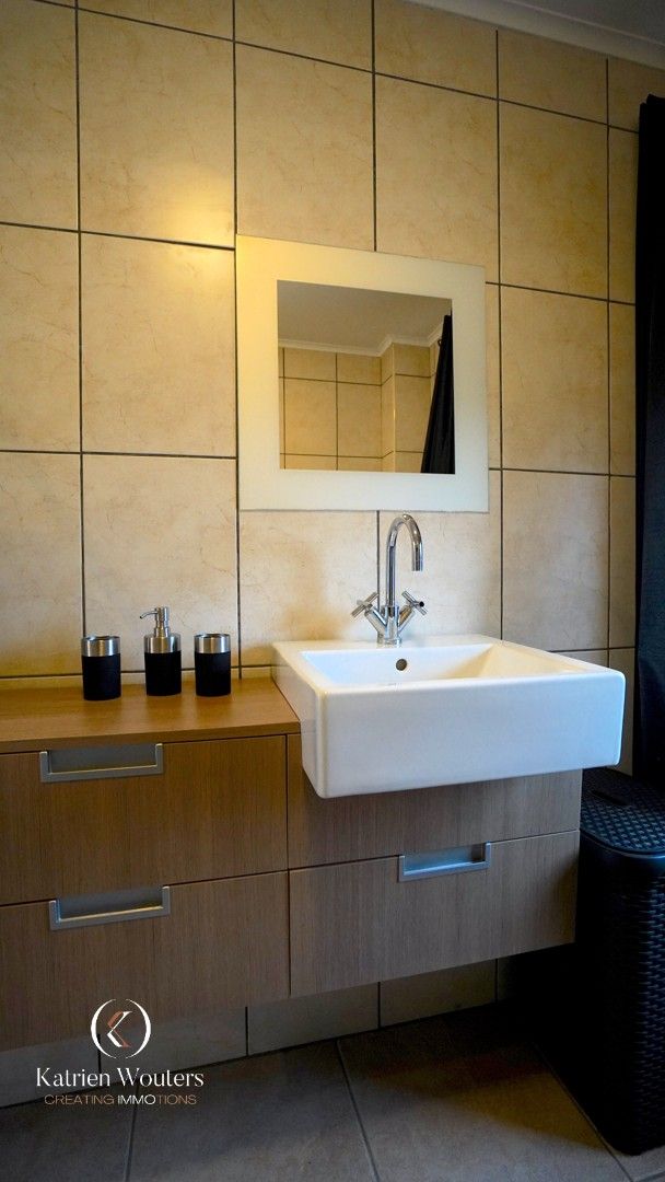 Gunstig gelegen gerenoveerde gezinswoning met tuin foto 15