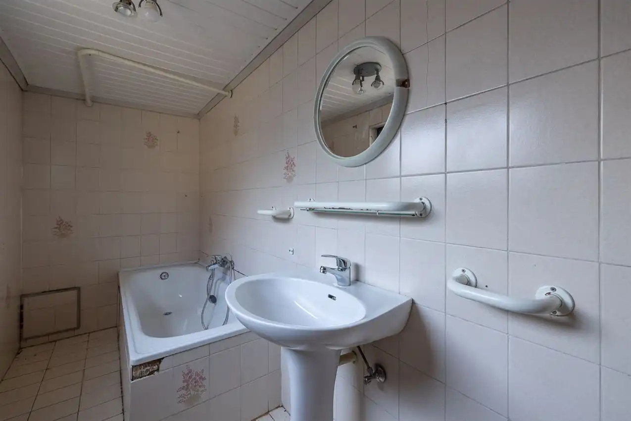 Op te frissen rijwoning in het centrum foto 16