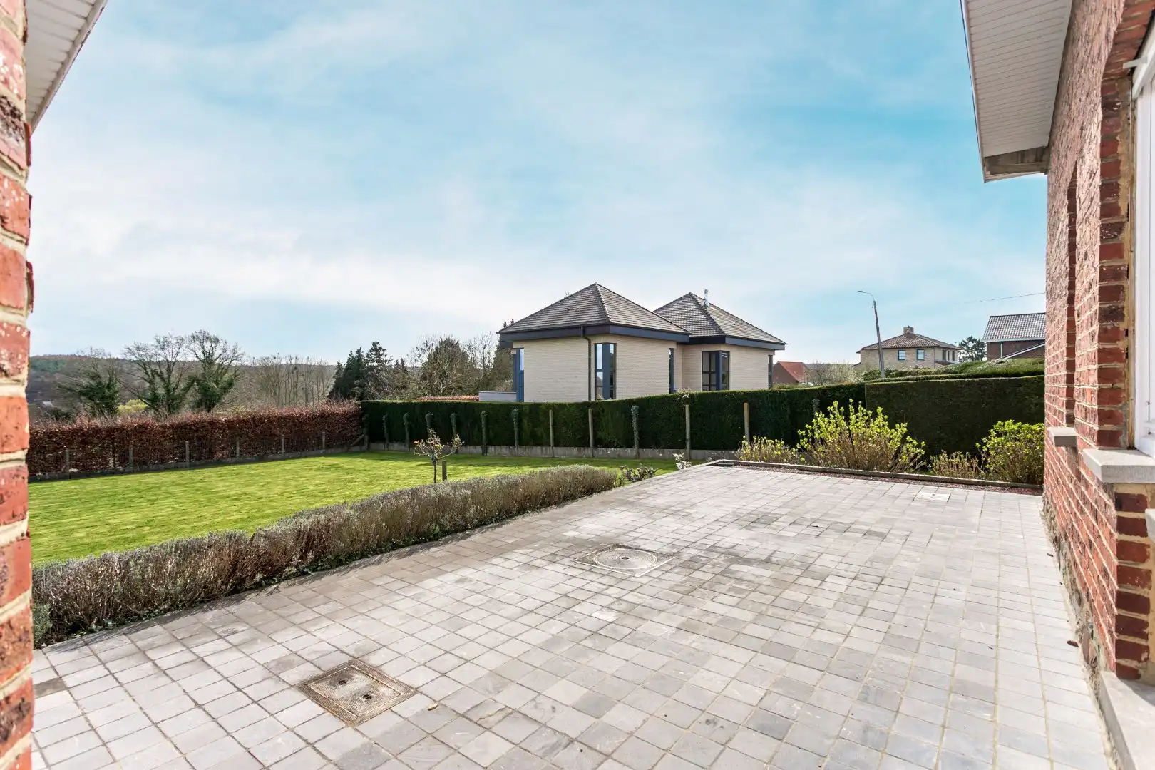 Te renoveren woning met 5 slpks op topligging in Dworp foto 11