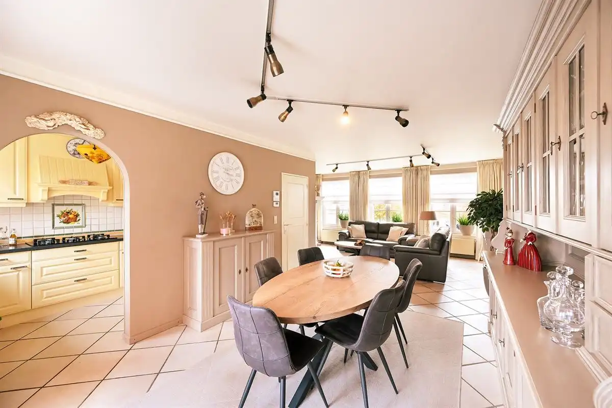 Bel-etage in zeer fijne woonwijk foto 2