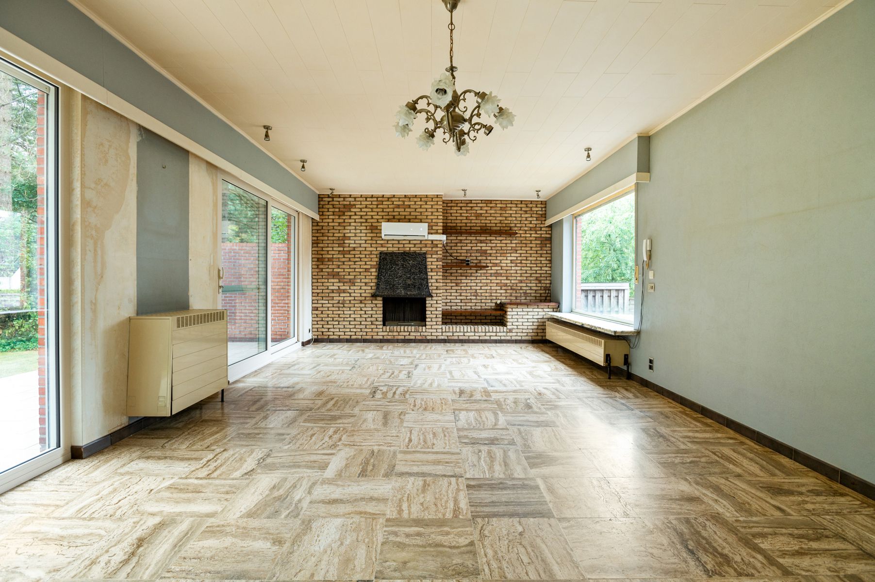 Gelijkvloerse villa met 3 slks op 2800m2 grond foto 7