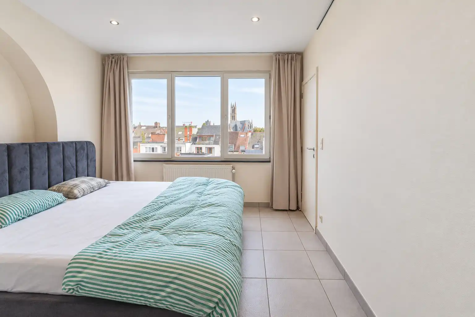 Ruim appartement met 2 slaapkamers, zonnig terras en parkeerplaats foto 13