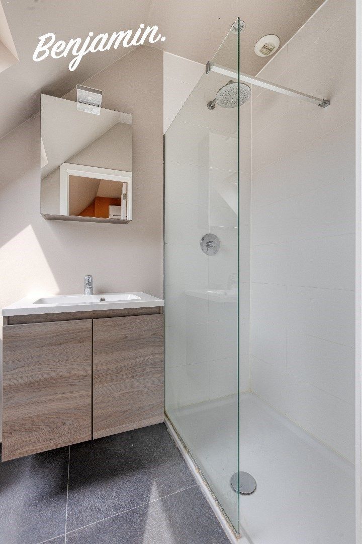 Kwalitatief gerenoveerde rijwoning met tuin, 3 slaapkamers en 2 badkamers op toplocatie in Menen foto 21