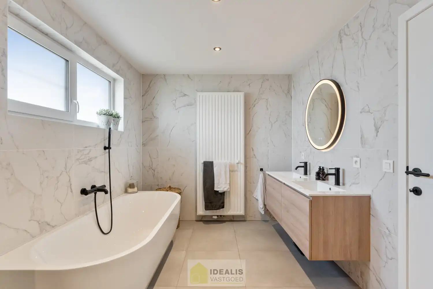 IDEALIS VASTGOED – Een prachtige instapklare woning in het fijne Hamont op een steenworp van de NL-grens! foto 28