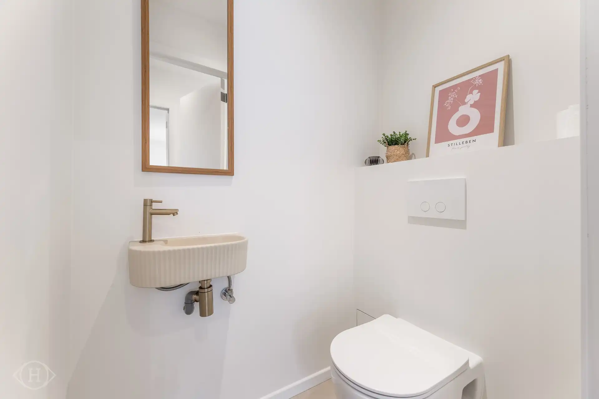 Volledig gerenoveerd 2-slpk appartement met garagebox foto 16