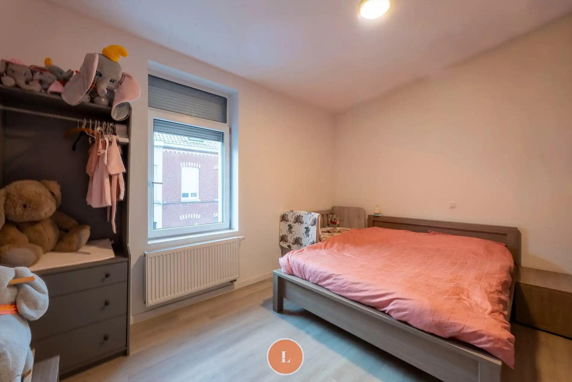 Totaal gerenoveerde gezinswoning met 4 kamers en tuin foto 7