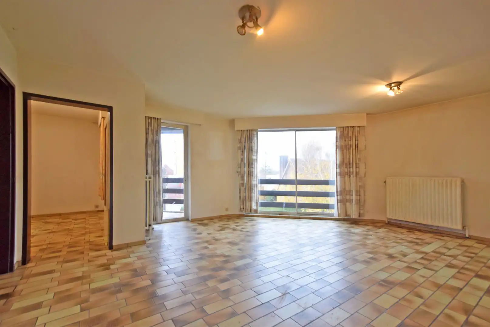 APPARTEMENT MET TWEE SLAAPKAMERS NABIJ CENTRUM ROESELARE - WONEN OF INVESTERINGSKANS foto 2