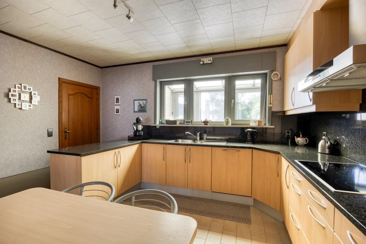 Halfopen bebouwing met 4 slaapkamers en grote tuin. foto 16