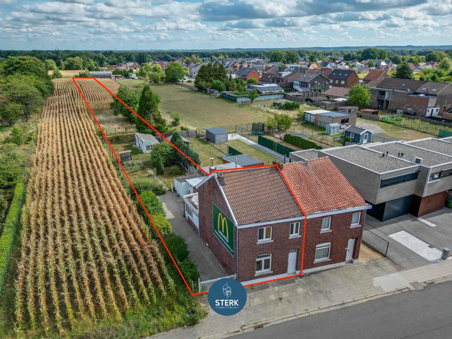 TE VERNIEUWEN WONING OP EEN PERCEEL VAN CIRCA 19 ARE TE LANAKEN !  foto {{pictureIndex}}