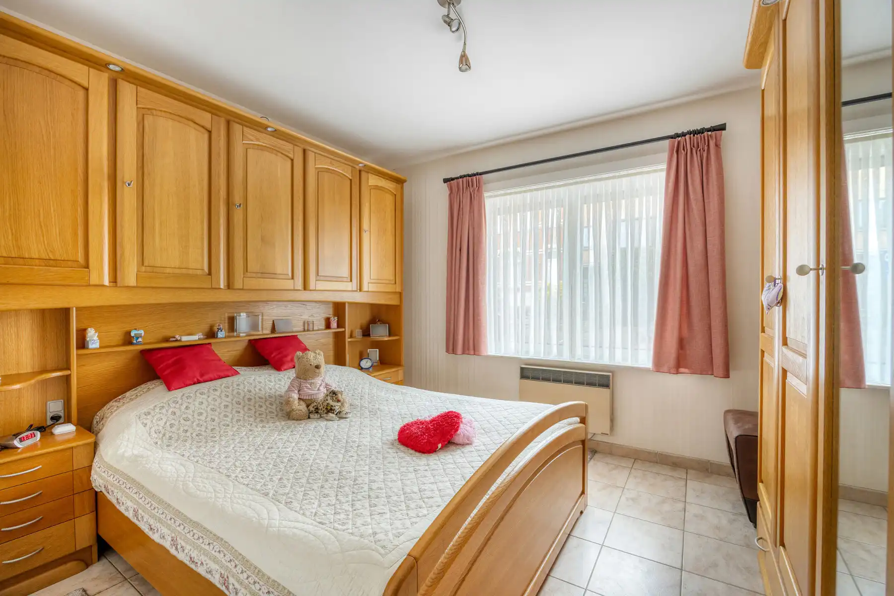 Gelijkvloers appartement met 2 kamers, terras en garage foto 9