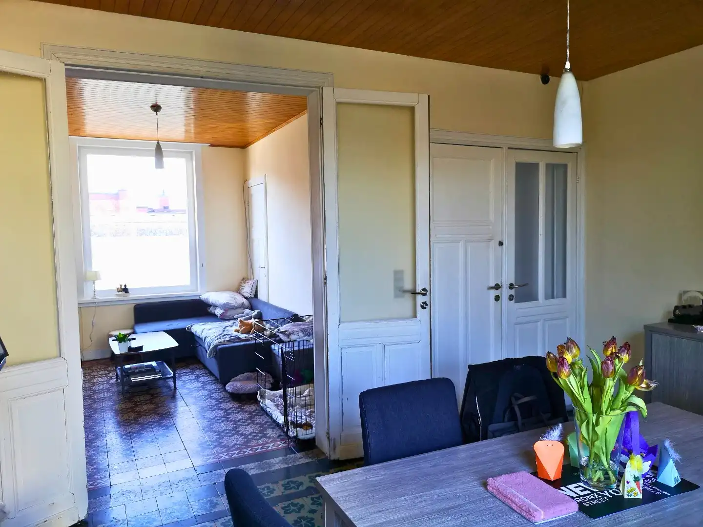 Woning nabij het centrum met 3 slaapkamers & uitweg. foto 3