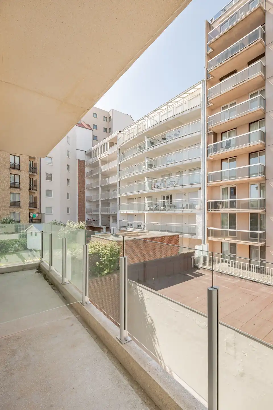 Prachtig gerenoveerd appartement in villaresidentie te Duinbergen foto 24