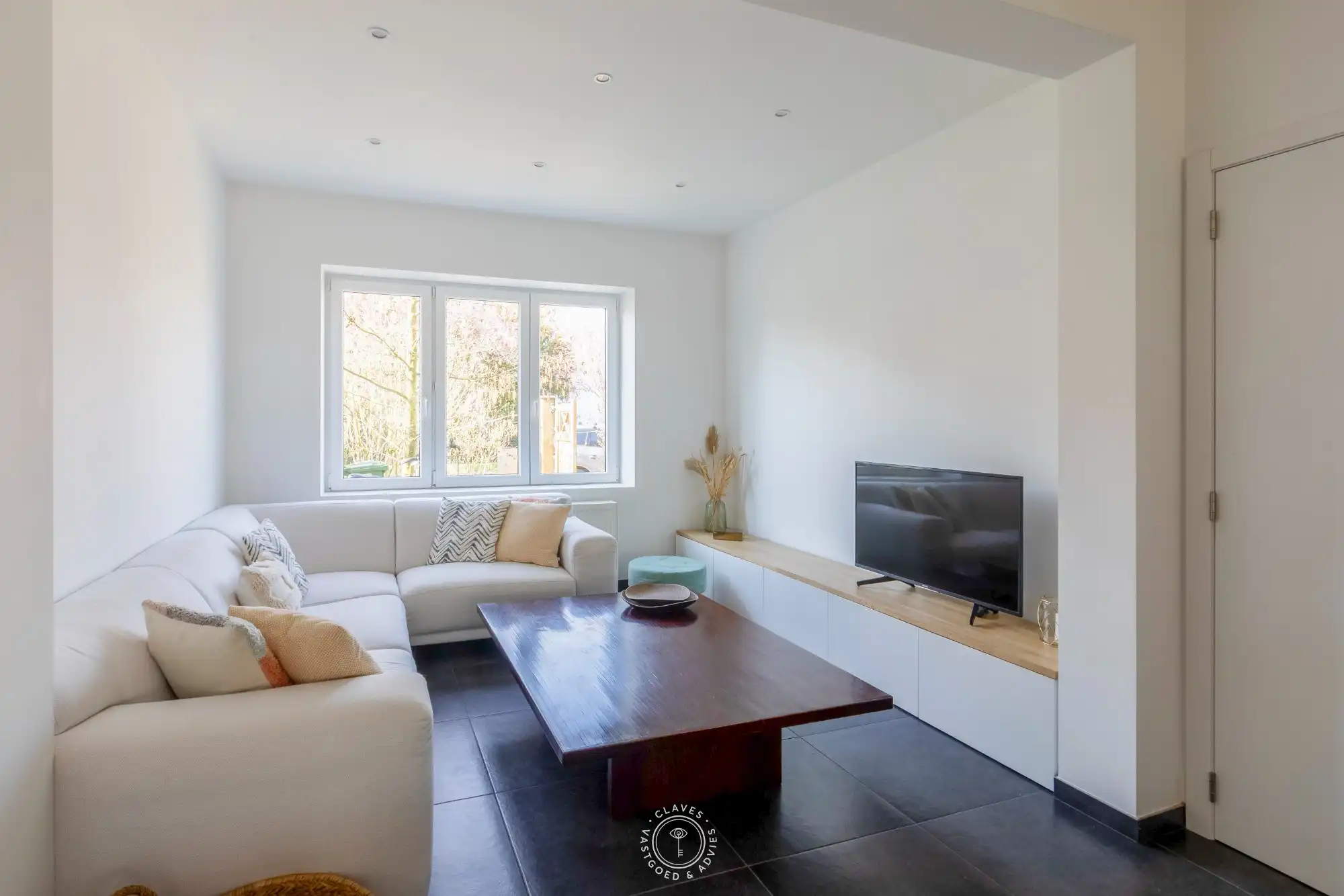 Aangename woning in de gegeerde Vogeltjeswijk foto 3