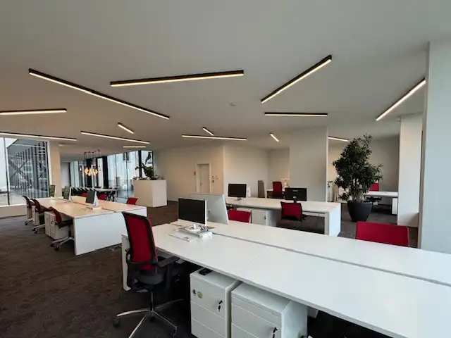 Modern gebruiksklaar gemeubeld kantoor aan de Oude Dokken ontworpen door Caan Architecten. foto 3