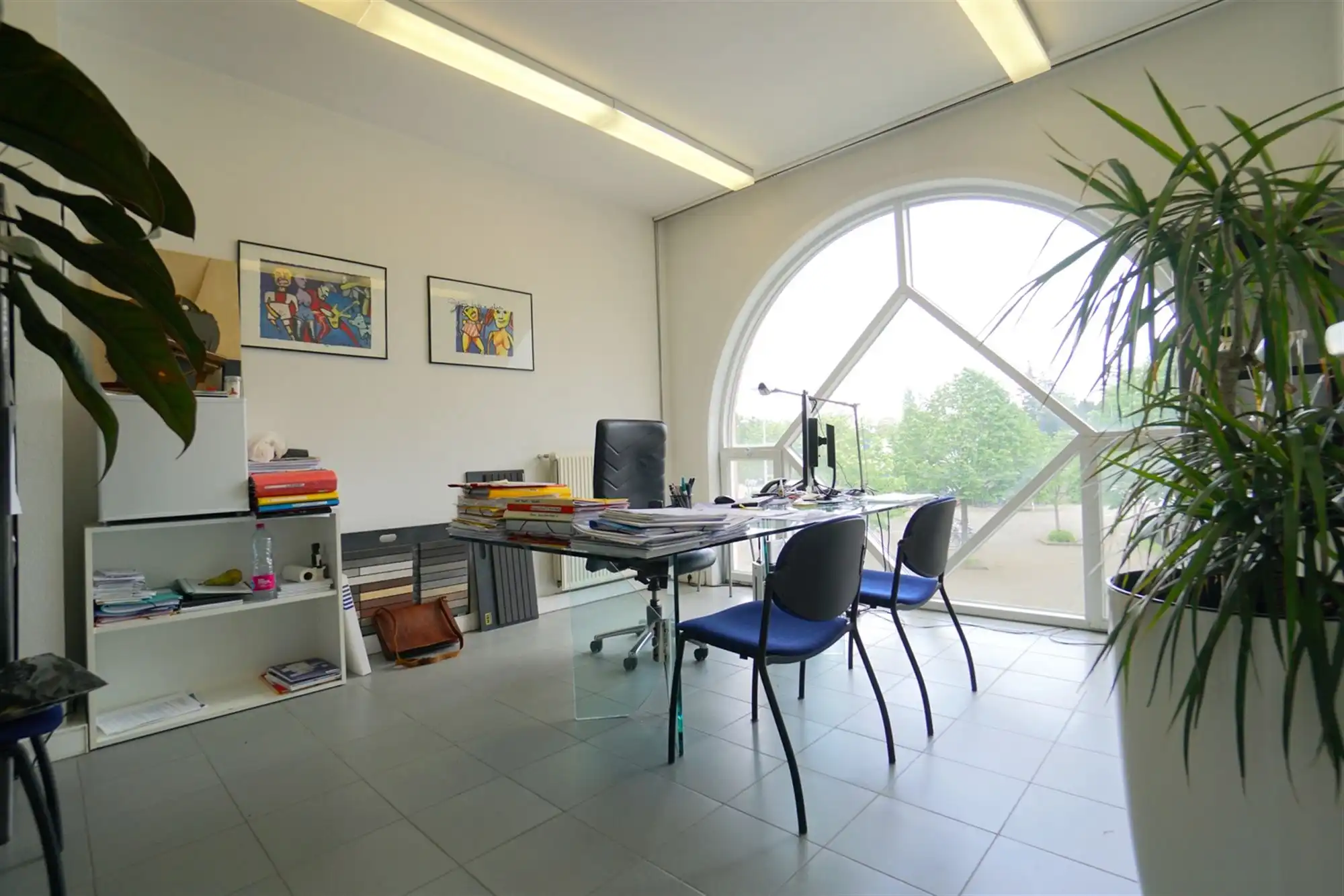 Kantoorruimte te huur, met uiterst commerciële ligging te Sint Denijswestrem foto {{pictureIndex}}