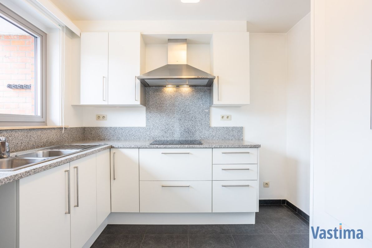 Lichtrijk leefappartement met 2 slaapkamers en terras foto 8