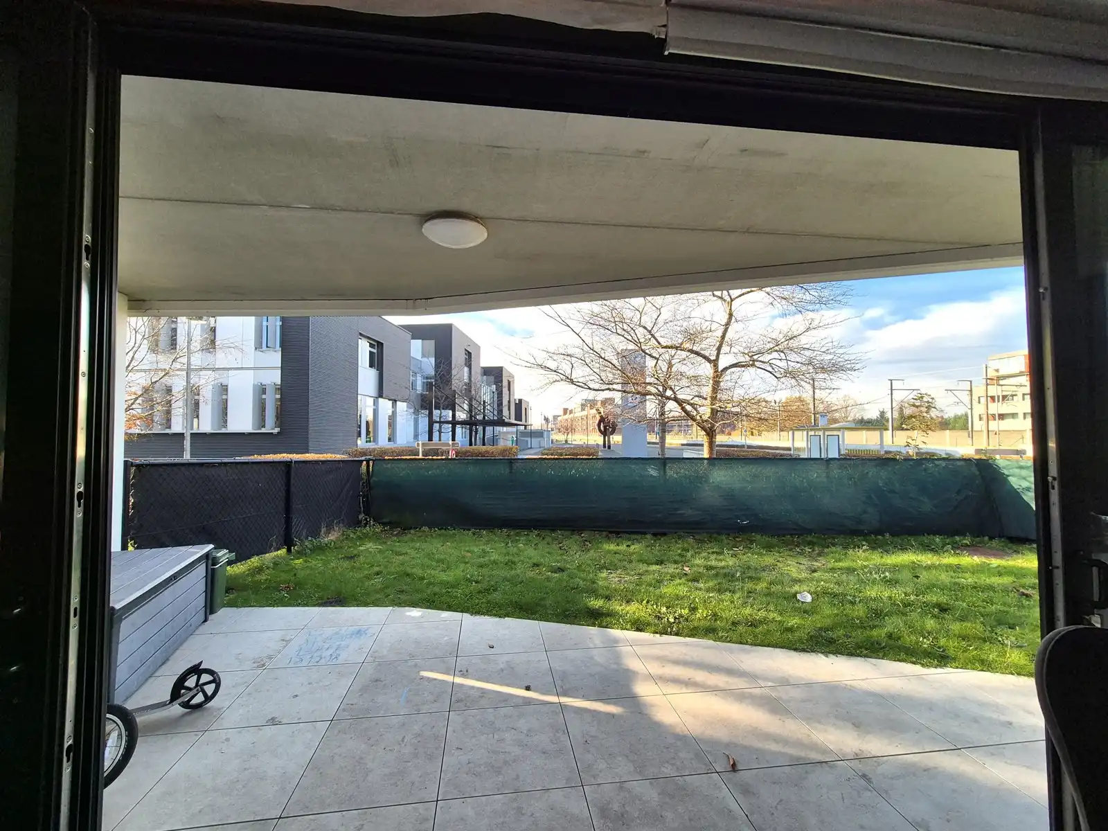 Grote glaspartij naar tuin/terras + recent esthetisch gebouw foto 6