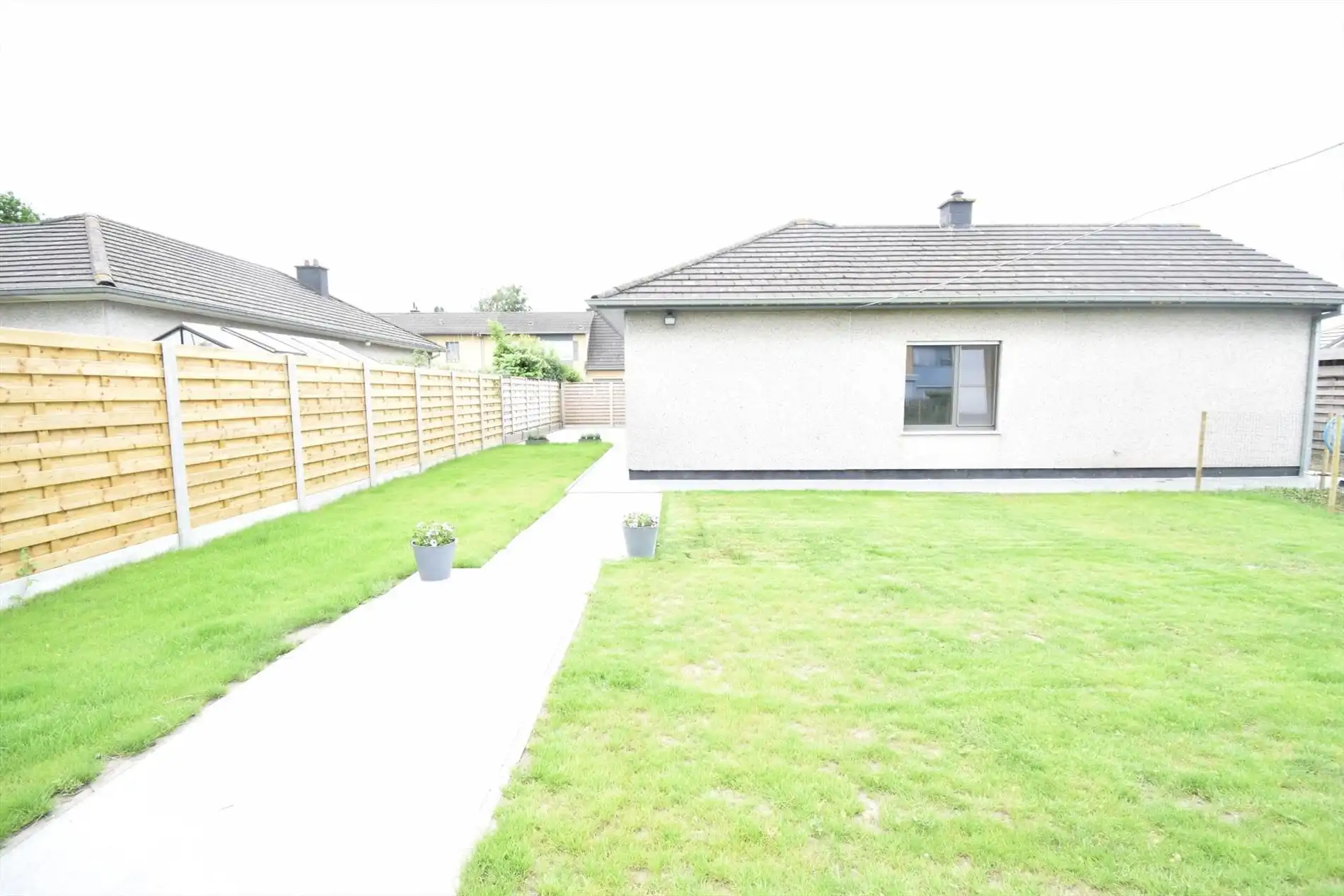 BUNGALOW MET MOOIE TUIN EN GARAGE foto 12