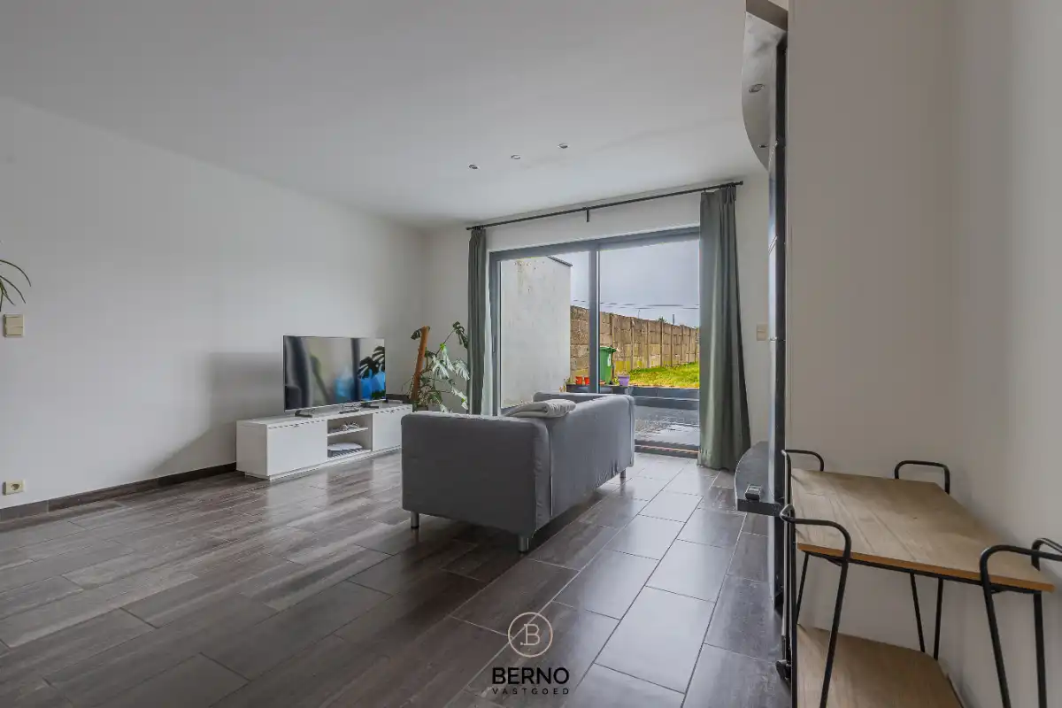 Gerenoveerde woning met garage op toplocatie foto 2