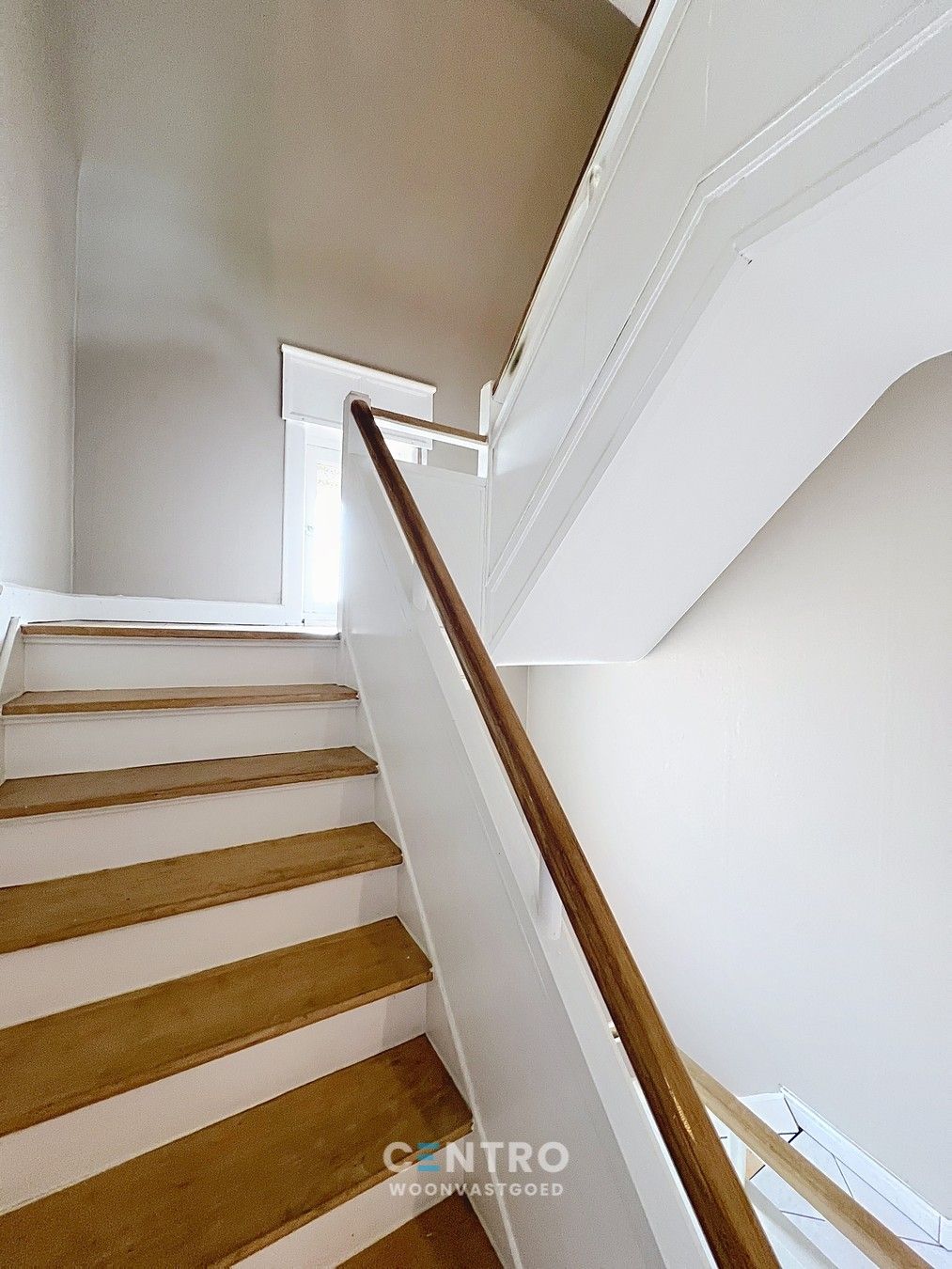 Woning met commerciële ruimte (eenvoudig om te vormen naar ruime leefruimte), 240m² bewoonbaar, extra tuinbergingen en DUBBELE garage te Torhout. foto 23